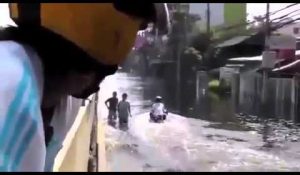 Car Crash 2 Motorbike Driver Ignores Flood interesting traffic accidents