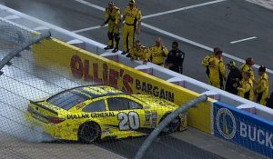 Matt Kenseth Holds Off Kyle Larson At Dover